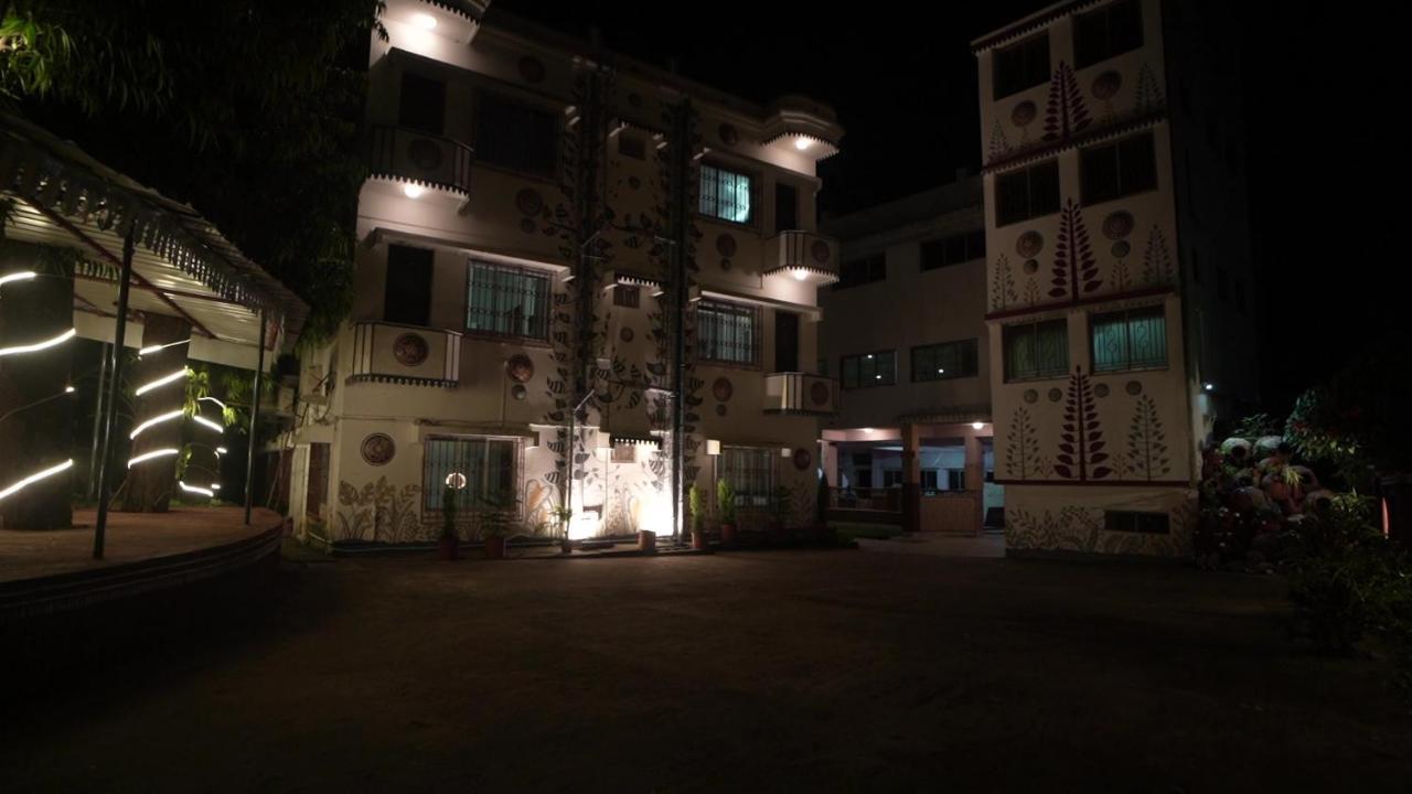 Hotel Kolam Shanti Niketan Exterior photo